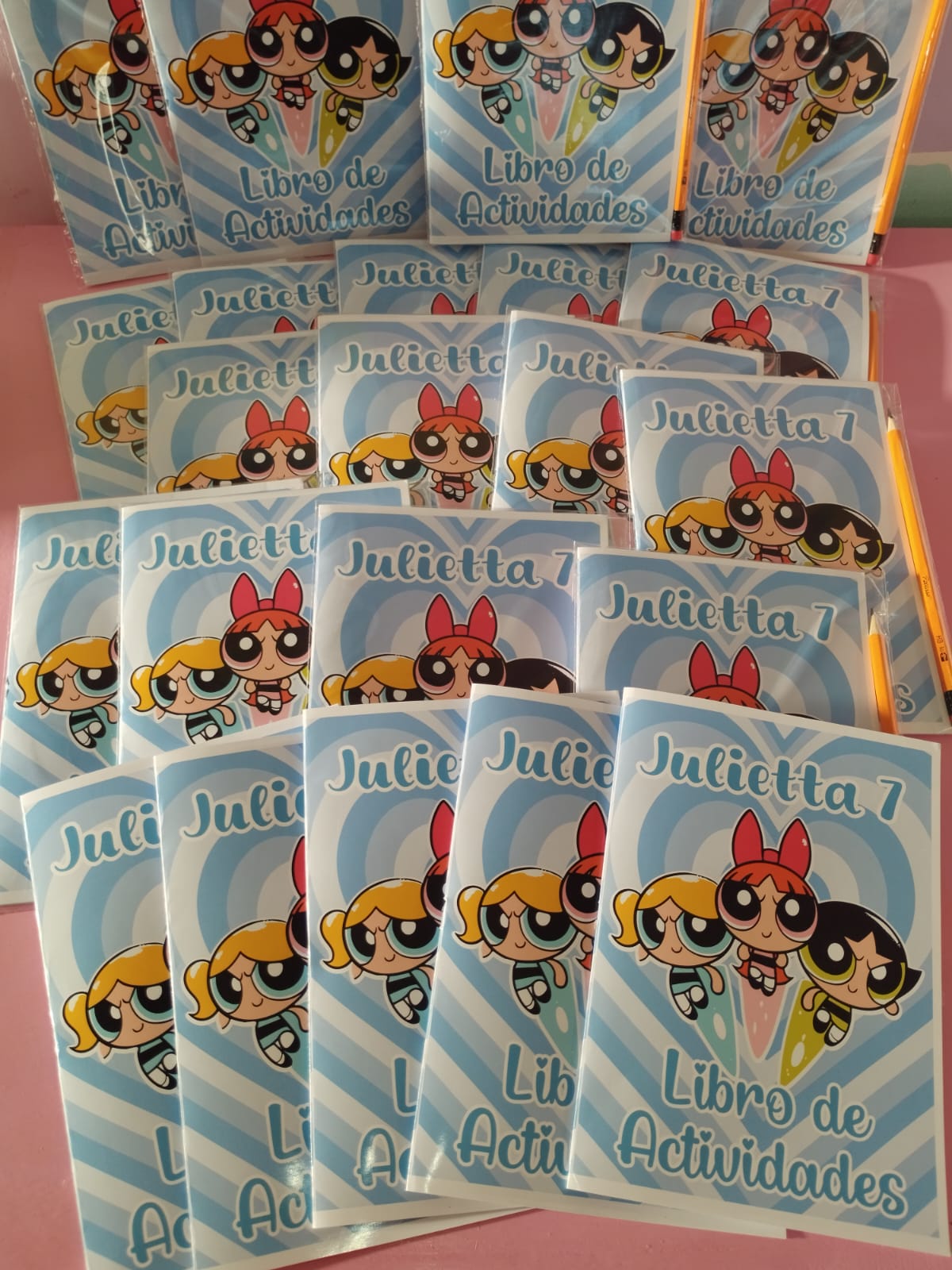 Libritos de actividades + lápices